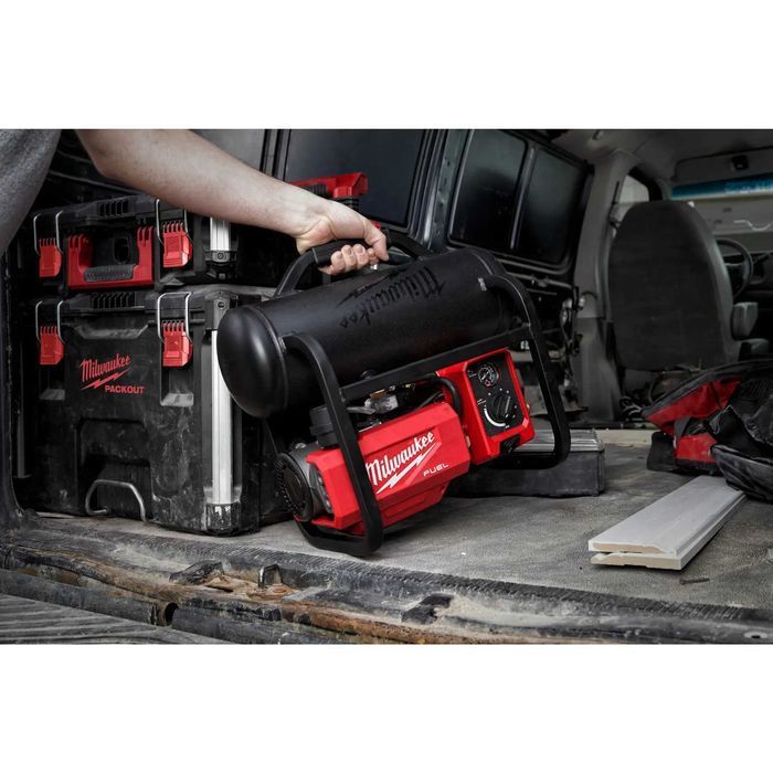 Компресор повітряний акумуляторний Milwaukee M18 FAC-0