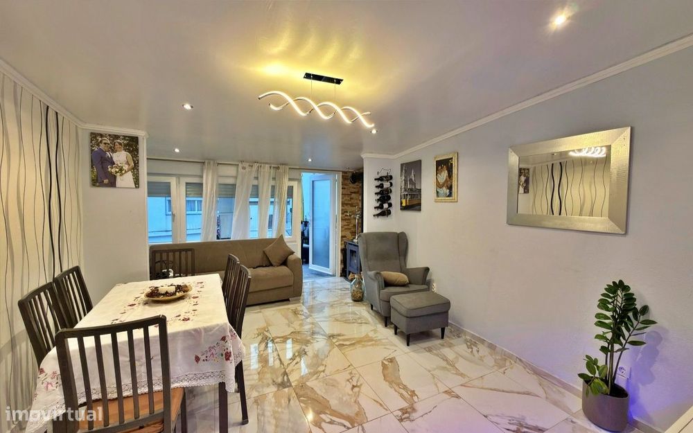 Andar Moradia T3 com terraço.