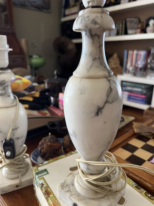 Candeeiros em pedra mármore