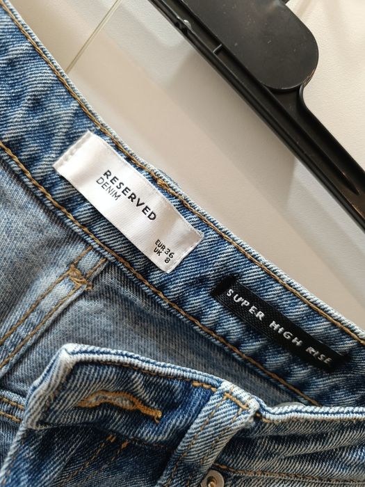 Jeansy damskie Reserved