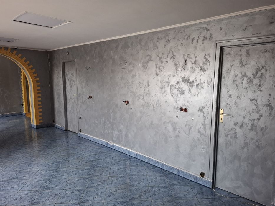 Площадка  і приміщення 60 м²