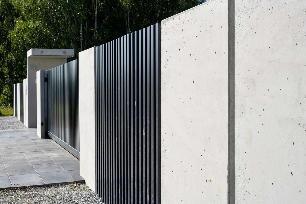 Mur ogrodzeniowy, Ogrodzenie betonowe typu L