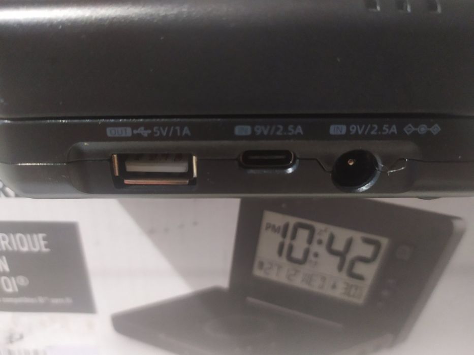 Електронний будильник індукційна зарядка