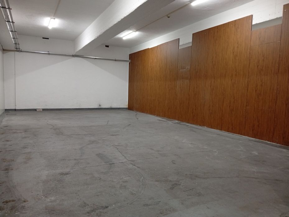 Armazém 110 M2 em Sacavém 1200€