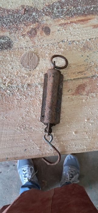 Vendo ferramentas antigas