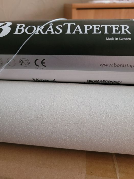 3 rolki kremowej tapety