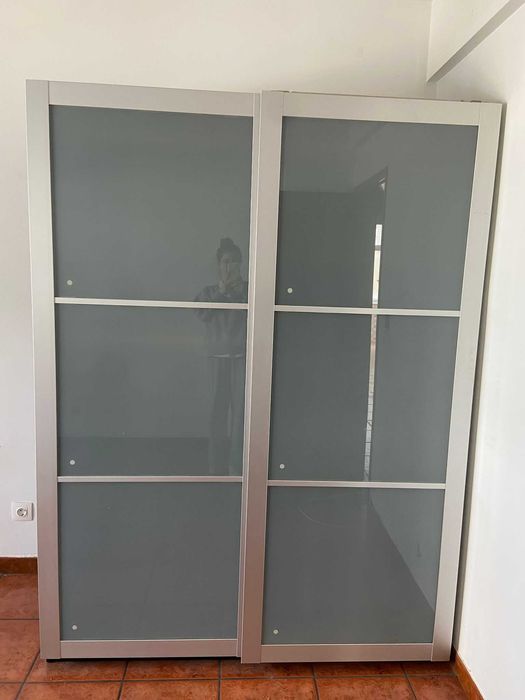 Roupeiro IKEA Pax com 2 portas deslizantes