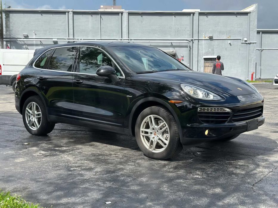 Porsche Cayenne      2014