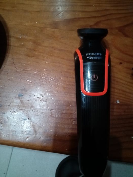 Máquina para aparar e barbear Philips