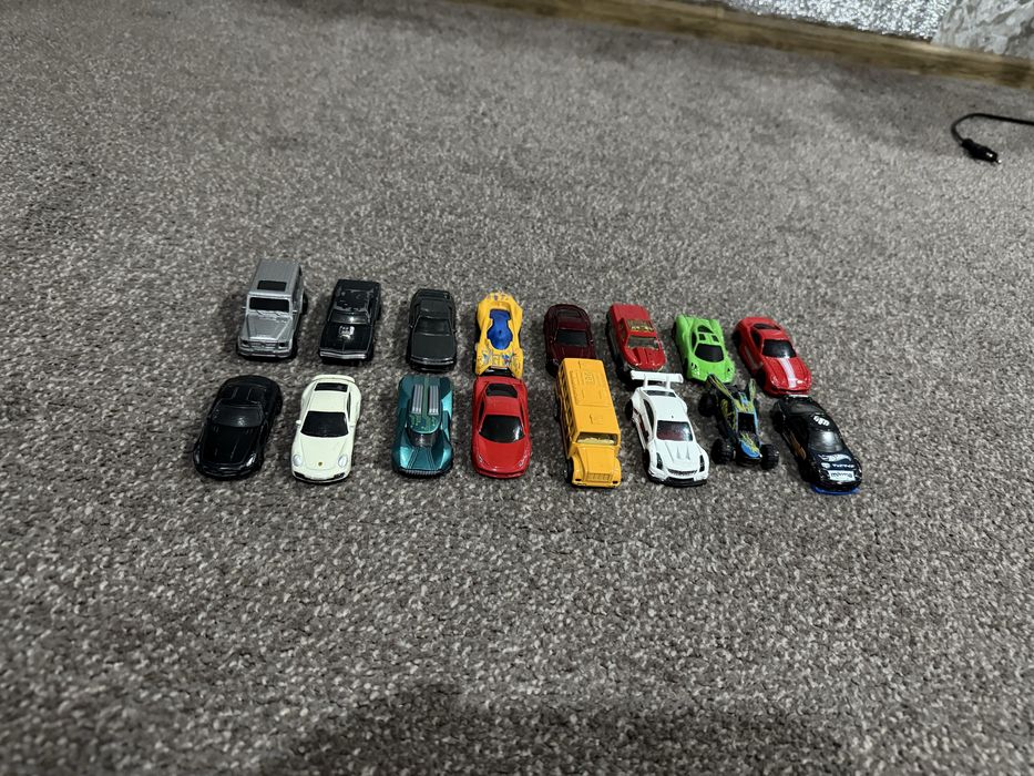 Машинки іграшкові