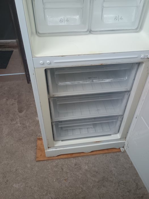 Холодильник Hotpoint Ariston