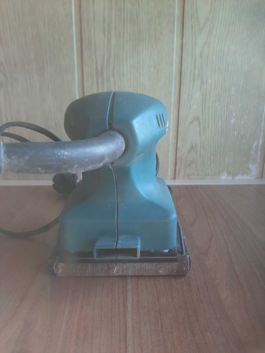 Продам шліфувальну машинку makita