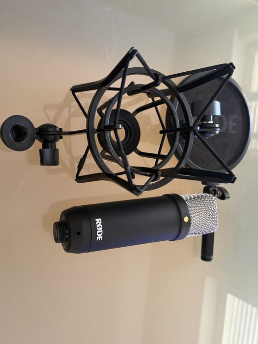 RØDE NT1 4th Gen + Aranha + Pop Filter