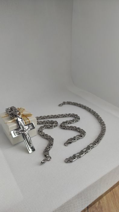 Nowy srebrny łańcuszek z krzyżem 6mm Splot królewski