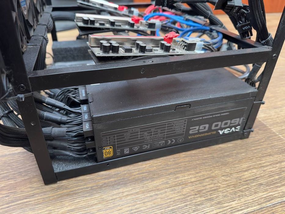 Майнінг ферма на 4-ри карти (Тушка/Корпус)