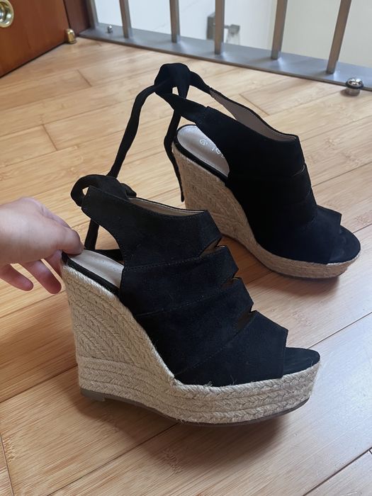 Sandały na koturnie Deezee
