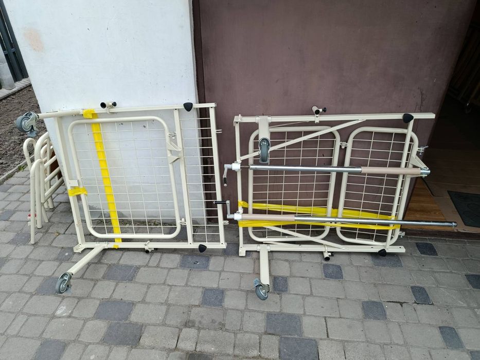 Медичне ліжко на колесах