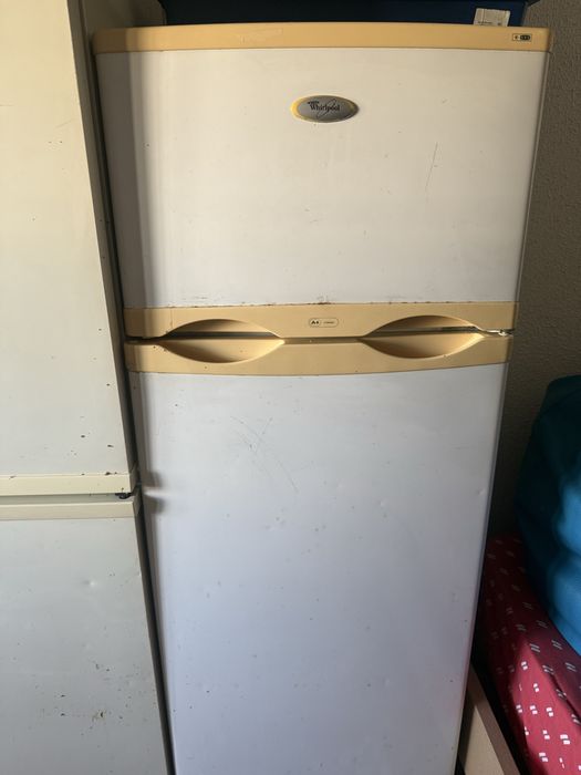 2 Frigoríficos para peças ou reparação – preço conjunto