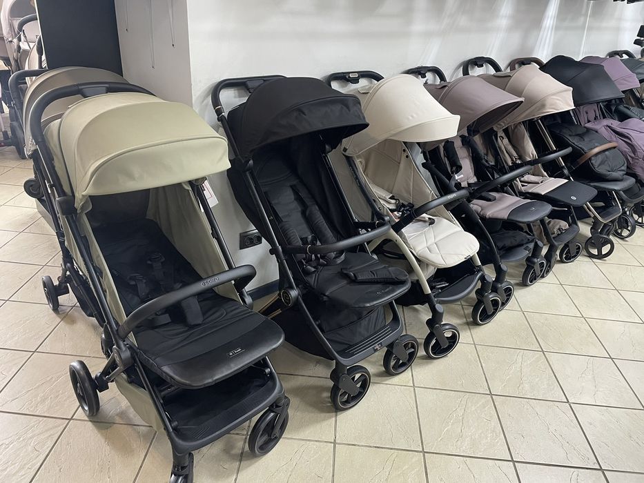 Легкий прогулянковий візочок.