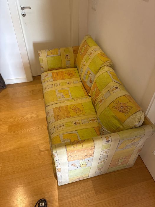 Sofá cama amarelo