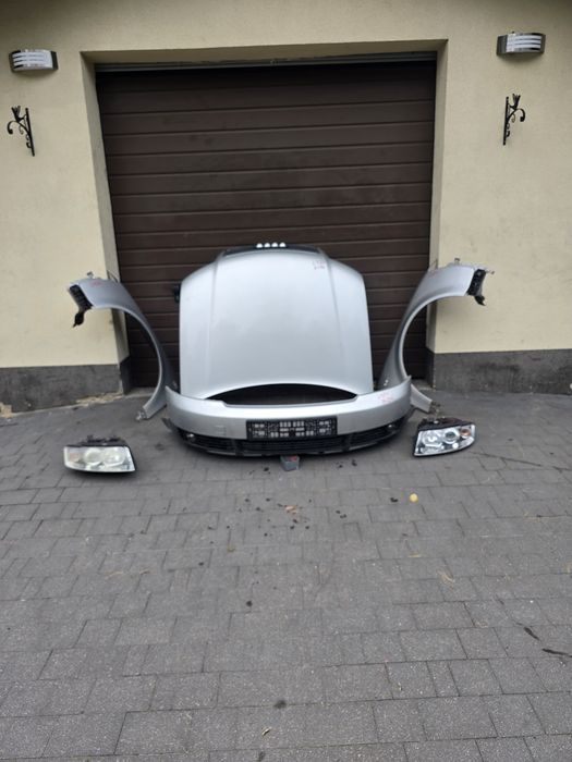 Przód Audi A4 B6 LY7W Europa pas maska  lampy