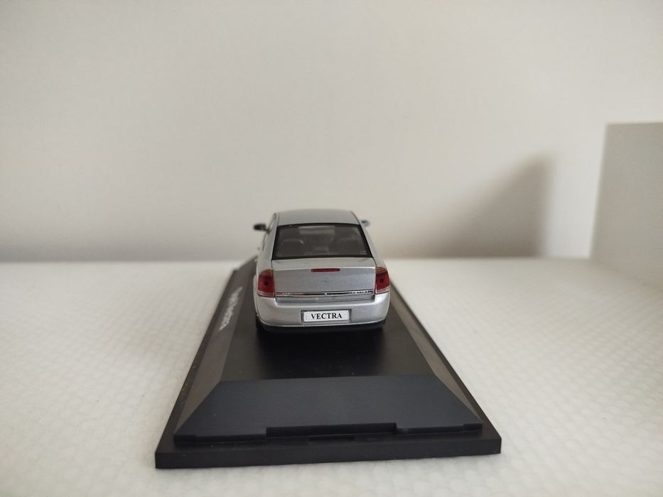 Miniatura Opel Vectra 1/43 Nova