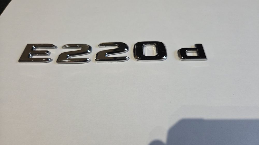 Emblematy Mercedes E220d (2026)