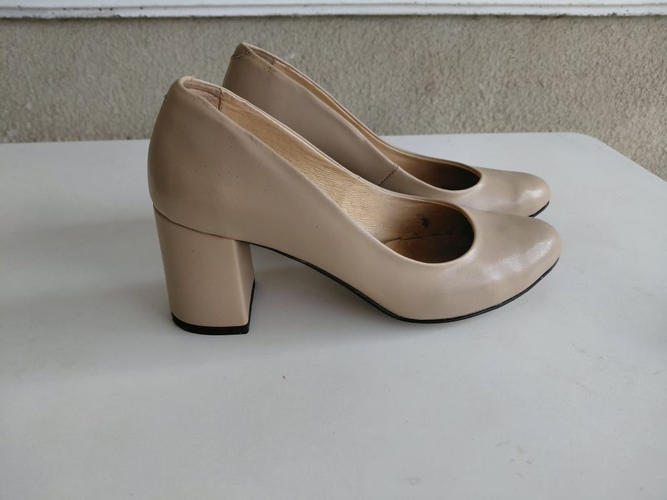 Жіночі шкіряні туфлі