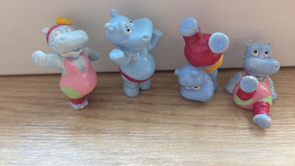 Figurki Kinder Hipopotamy na siłowni 1990r