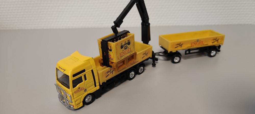 Колекція масштабних моделей авто вантажівок. Масштаб 1:87.