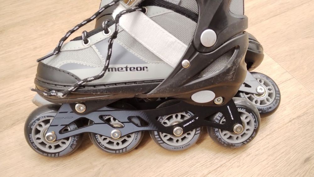 Rolki meteor regulowane 34-37 + oxelo czerowne - 2 sztuki