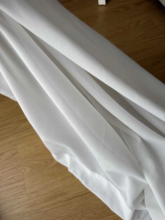White Curtains64376354840322122