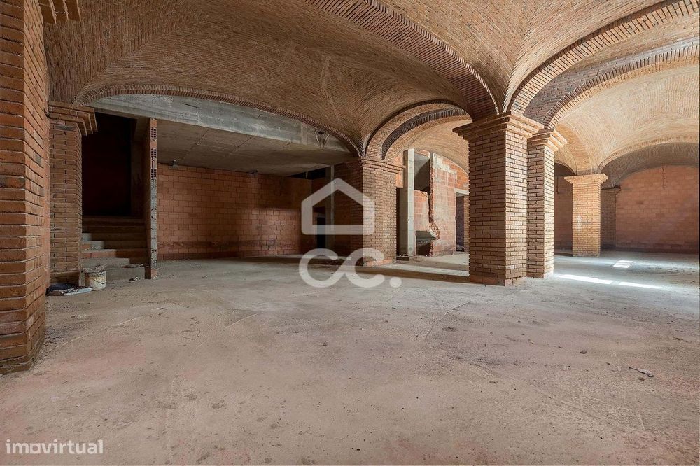 Espaço comercial com 787 m2 | Mourão