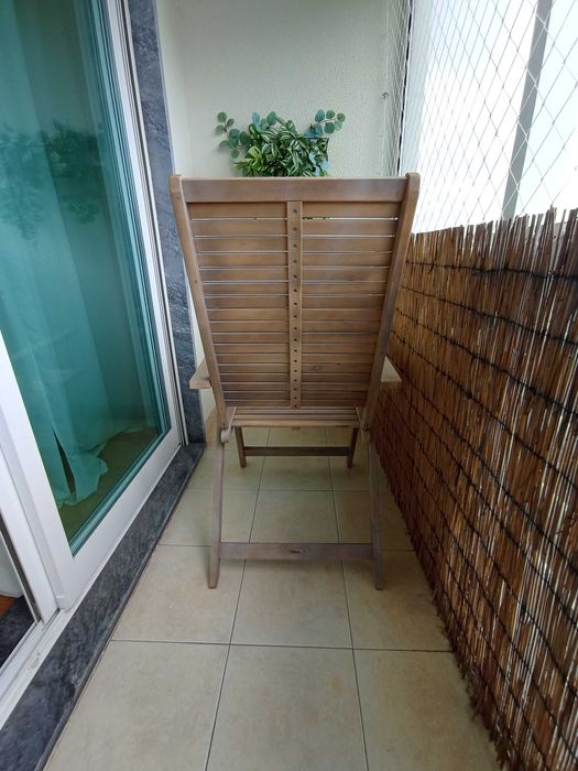 Cadeira para jardim reclinável em madeira