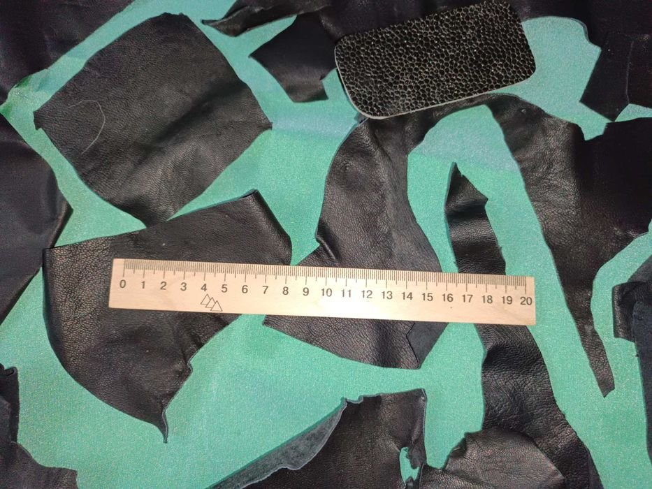 Залишки, обрізки шкіри