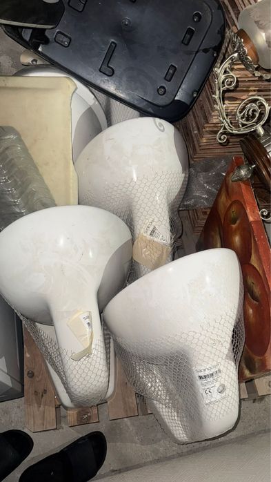Vasos sanitarios e lavatório suspensos novos