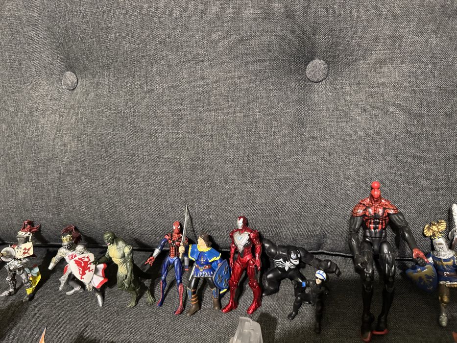 Фигурки разных персоонажей