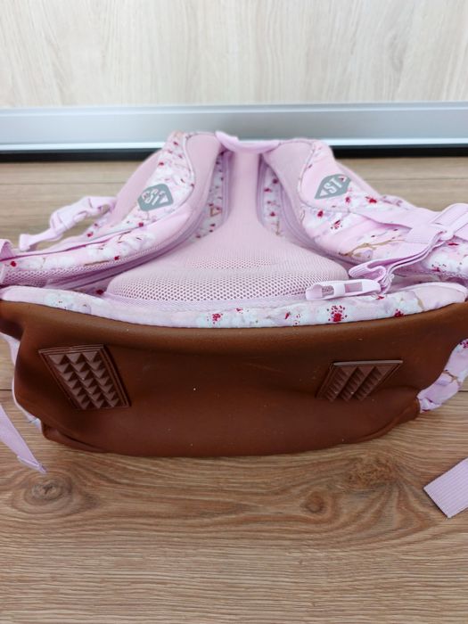 Plecak szkolny dziewczęcy St.Right Różowy kwiatki