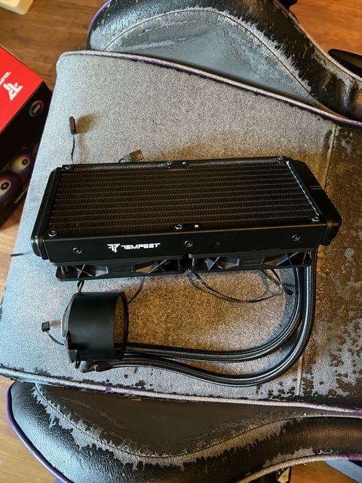 Cpu Cooler 240 liquid cooling como NOVO