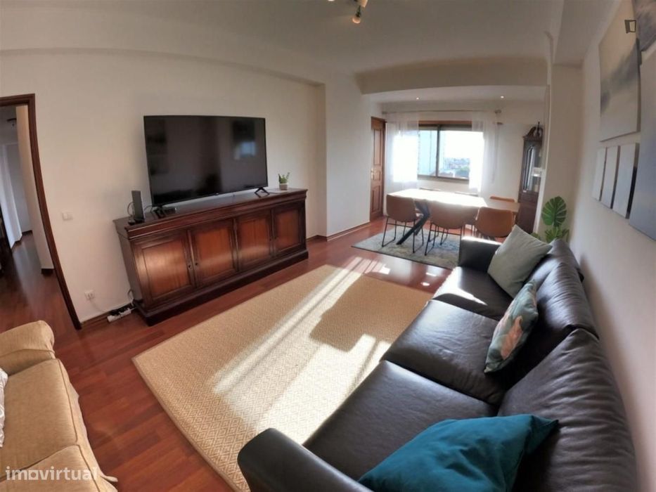 Apartamento com 2 quartos - localizado em Linda-a-Velha Lisbon