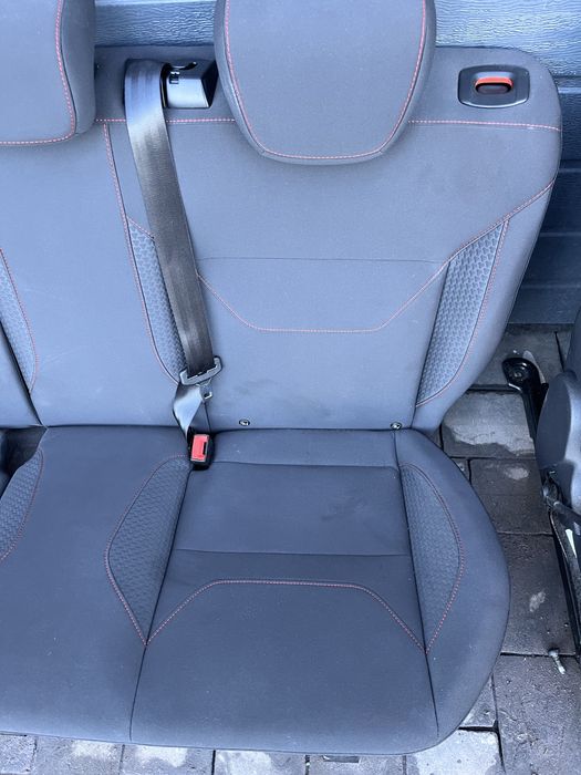 Fotel lewy prawy kanapa opracie Ford Focus MK3 ST-LINE Grzane europa
