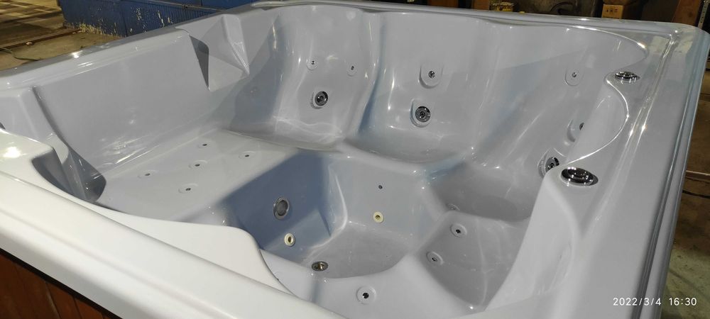 Jacuzzi 2,2 x 2,2 dla rodziny, na ośrodek, do wynajmu nowe producent