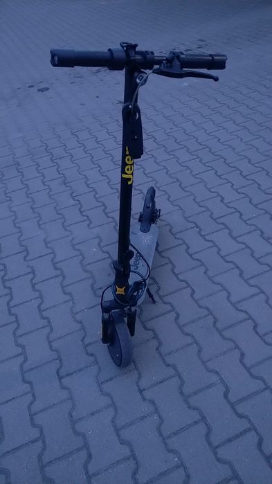 Hulajnoga elektryczna Jeep