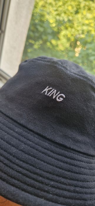 Kapelusz Bucket Hat KING – czarny, haftowane logo
