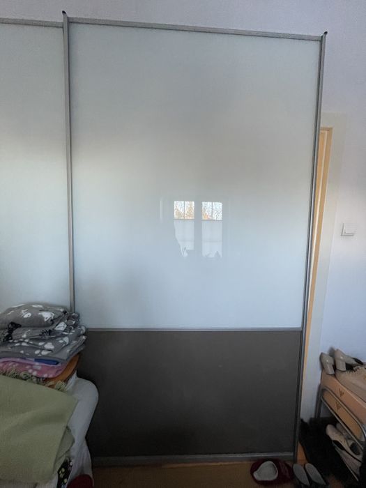 Szafa przesuwna drzwi szklane