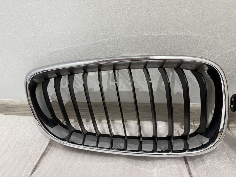 Maskownica grill nerki oryginalne  OEM BMW F34 (3 GT )