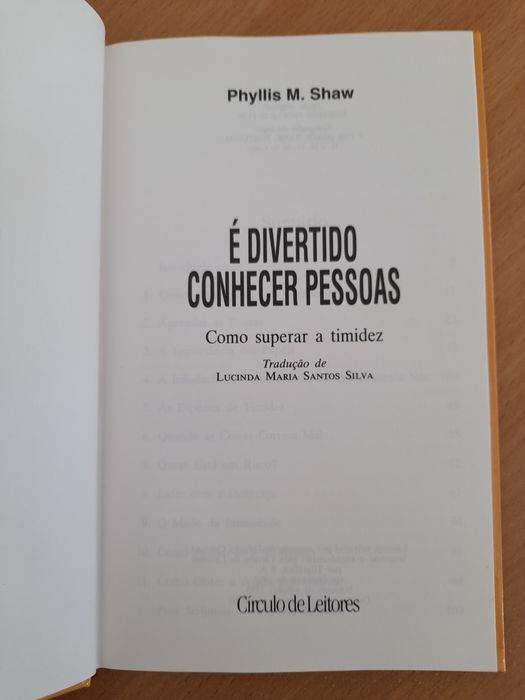 Livro "É divertido conhecer pessoas"