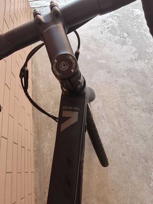 Bicicleta orbea terra H31 - SRAM Rival hidráulico - rodas de swiss