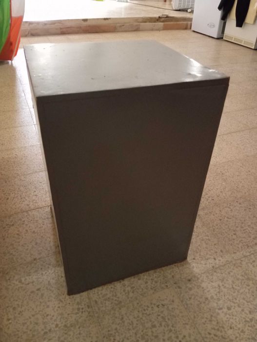 Bloco de madeira cinzento