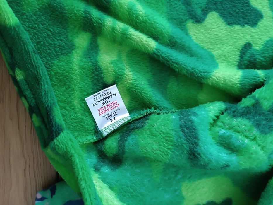 Szlafrok i piżamka dla chłopca 122